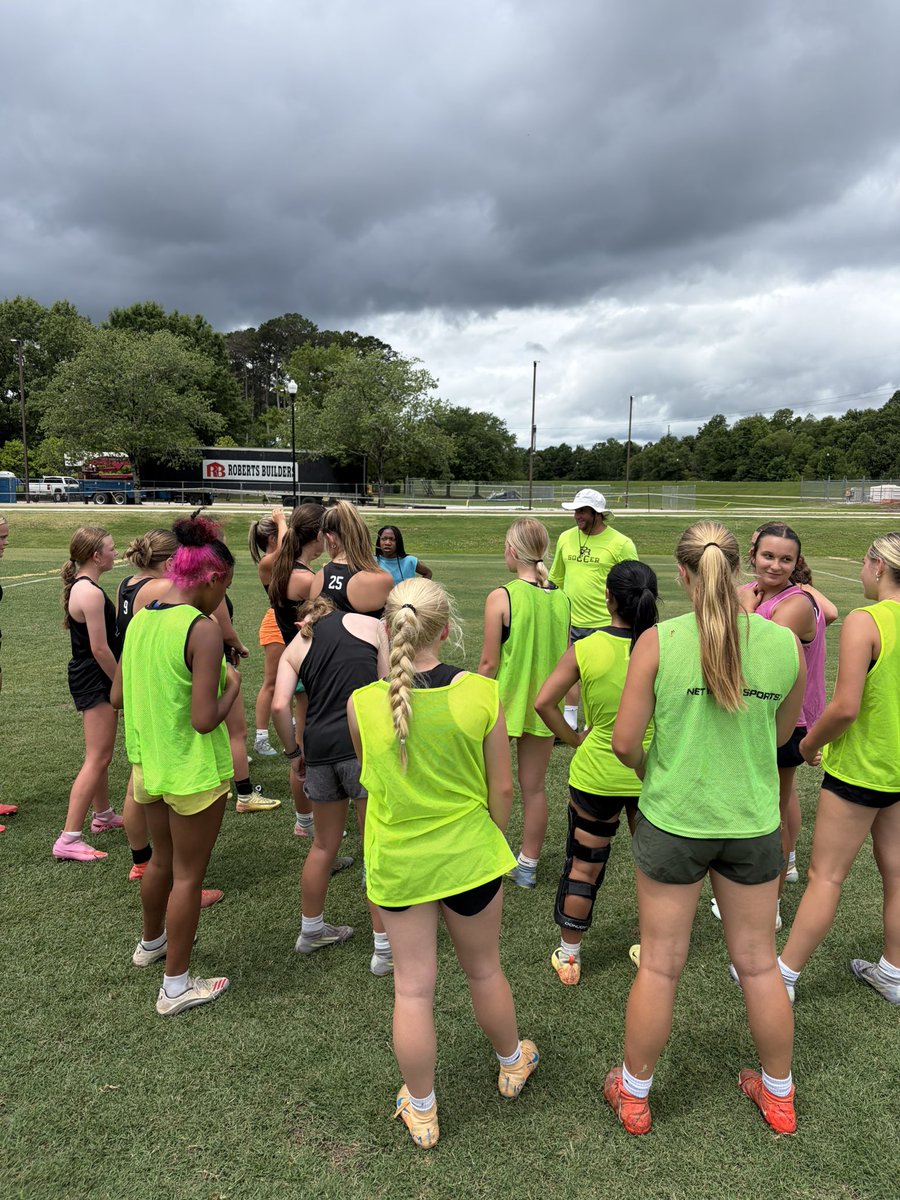 MHS__Soccer's tweet photo. @ICC_Soccer camp this week. Day 2 ⚽️⚽️⚽️ https://t.co/Lk8edkhoef
