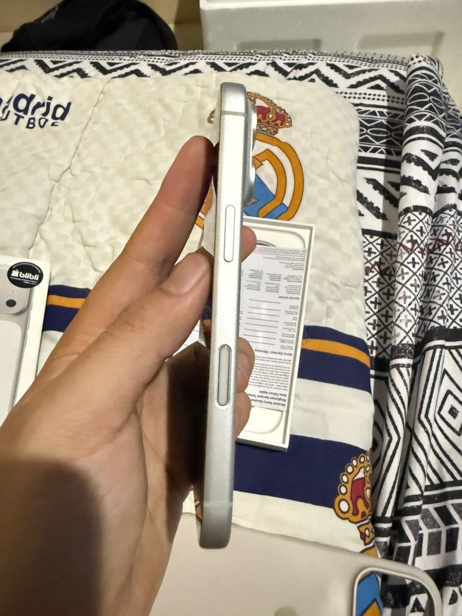 rabukanramayana's tweet photo. WTS Want to sell Preloved‼️Yang lagi banyak dicari
Jual iPhone second iPhone 17 Pro SILVER iBox 256Gb Bh100% cc157 fullset mulus nominus 22jt an ajaa~
COD jakarta selatan depok jabodetabek
Boleh tuker tambah yaaa, dm aja🫶🏻 #iphonesecond #iphonejakarta #iphonesecondjakarta https://t.co/p26Qg87j3R