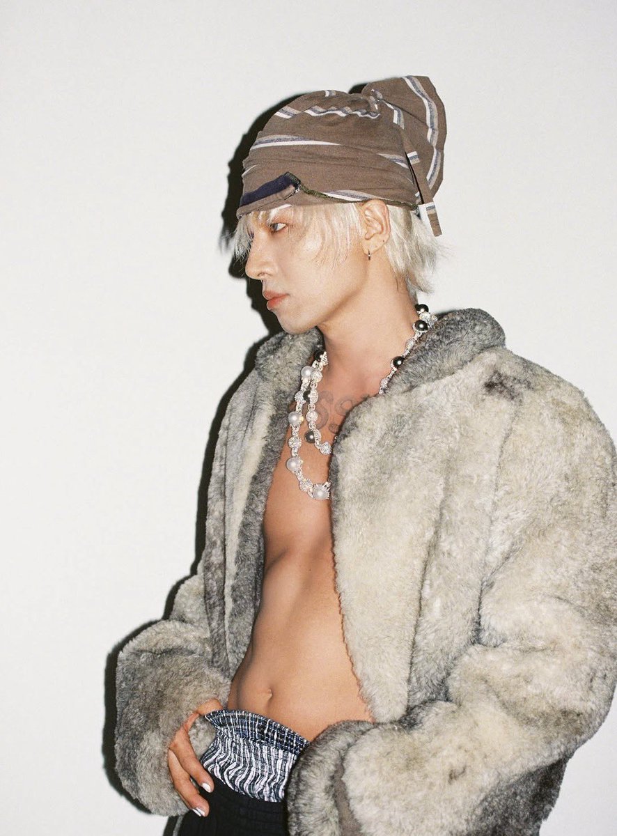 pics_taeyang's tweet photo. thinking about him 24/7 https://t.co/OlTDVheJH0