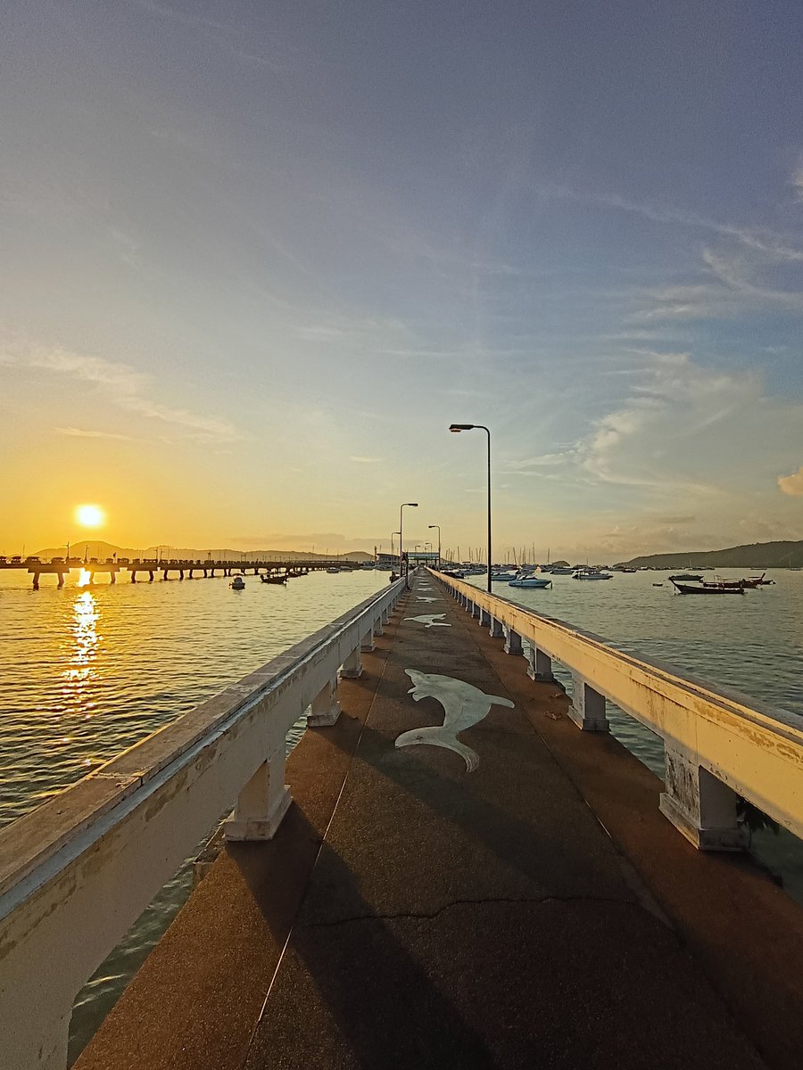 Divejct's tweet photo. 🇹🇭プーケット
今朝のチャロン港⚓
良い朝日だ🌅
::
#プーケット
#プーケット天気 https://t.co/QpCgJs2x7k
