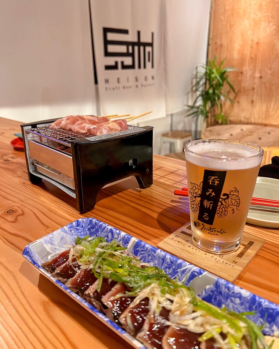 Heison_CBP's tweet photo. 昨夜の兵村麦酒店。フードのお持ち込みはご自由にってことなんですが、なんとミニ焼き鳥器をご持参で即席の焼き鳥屋が開店！楽しい夜でした。
#兵村麦酒店 はレギュラー営業がお休みの毎週火曜、水曜の夜18時開店。お好きなフードをご持参の上、ご来店ください。
#クラフトビール #東旭川 #兵村 https://t.co/fGHuOiNhoO