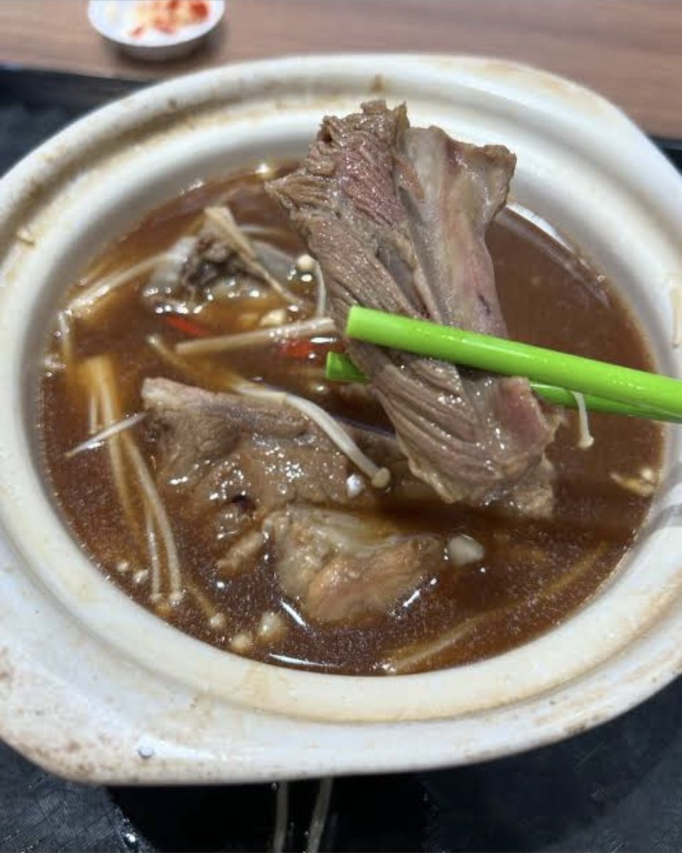 HQx3GD's tweet photo. #아이고야_30일_카운트다운

D-28 : 정한이에게 추천하고 싶은 식당 또는 음식
Restaurants or food I want to recommend to Jeonghan

A : 정한아, 미안, i really have no idea what Singapore food i can recommend you to 🤣
Maybe you can try Singapore Laksa or Malaysia Bak Kut Teh 🤭 https://t.co/k2I2WXrPLn