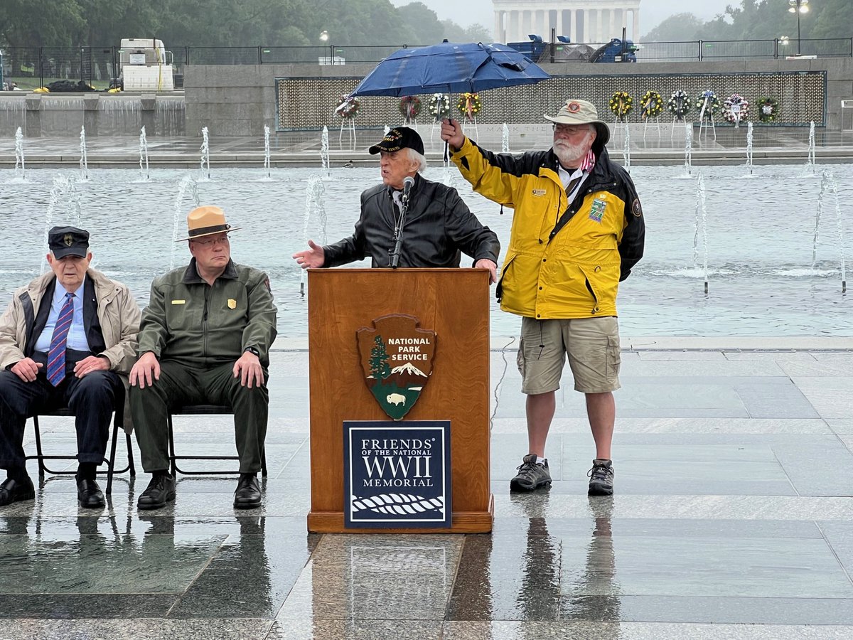 AMMWWII's tweet photo. A little rain couldn't stop #AMMV members from honoring #WW2 mariners and veterans this past Saturday at the WWII Monument in DC. #HeaveHo! https://t.co/oD0axxHM9b
