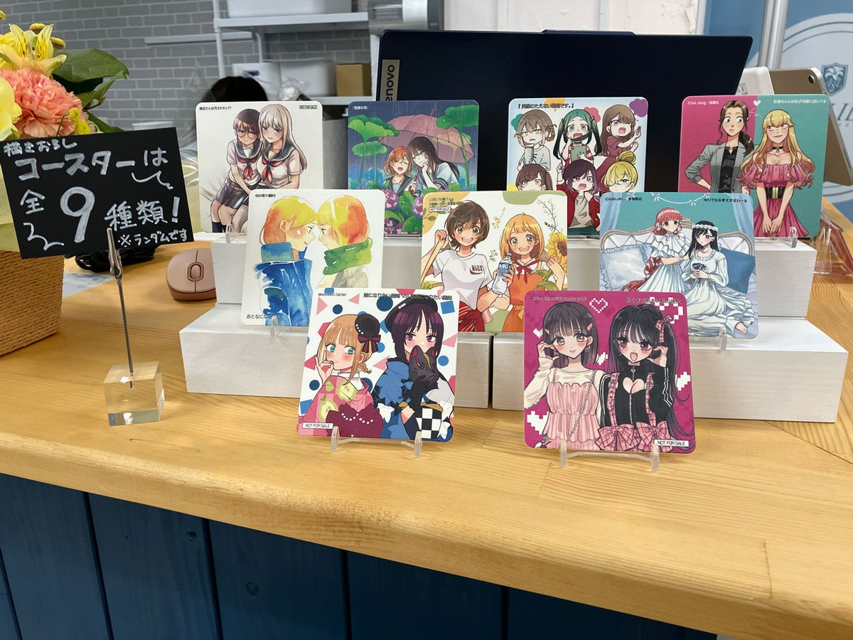 Atelier_LILIUM's tweet photo. ／ 
🌸#Atelier_LILIUM は本日OPENいたしました🌸
＼
 
◤5/28(木)～6/3(水) オープニング期間限定◢ 
✦ ✦特別企画のご案内です✦ ✦

①ドリンク１杯ご注文につき１枚、過去「百合展」描き下ろしコースターをプレゼント‼️

コースターは全9種類✨
なんとサイン付きも…😍

👇リプに続きます https://t.co/RfYlCMJwL4
