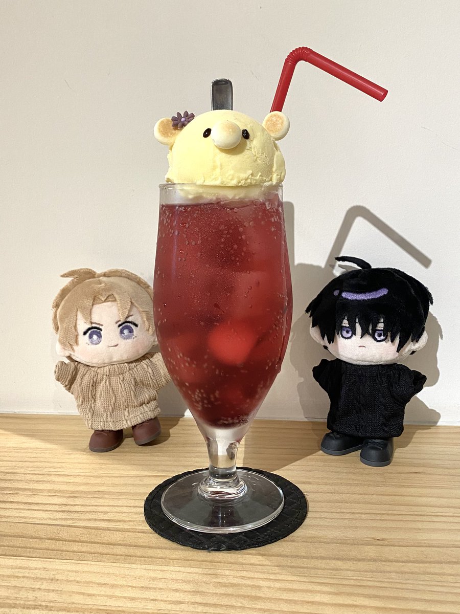久々にくまちゃんのクリームソーダ頼みました。 赤紫だったんだけど
