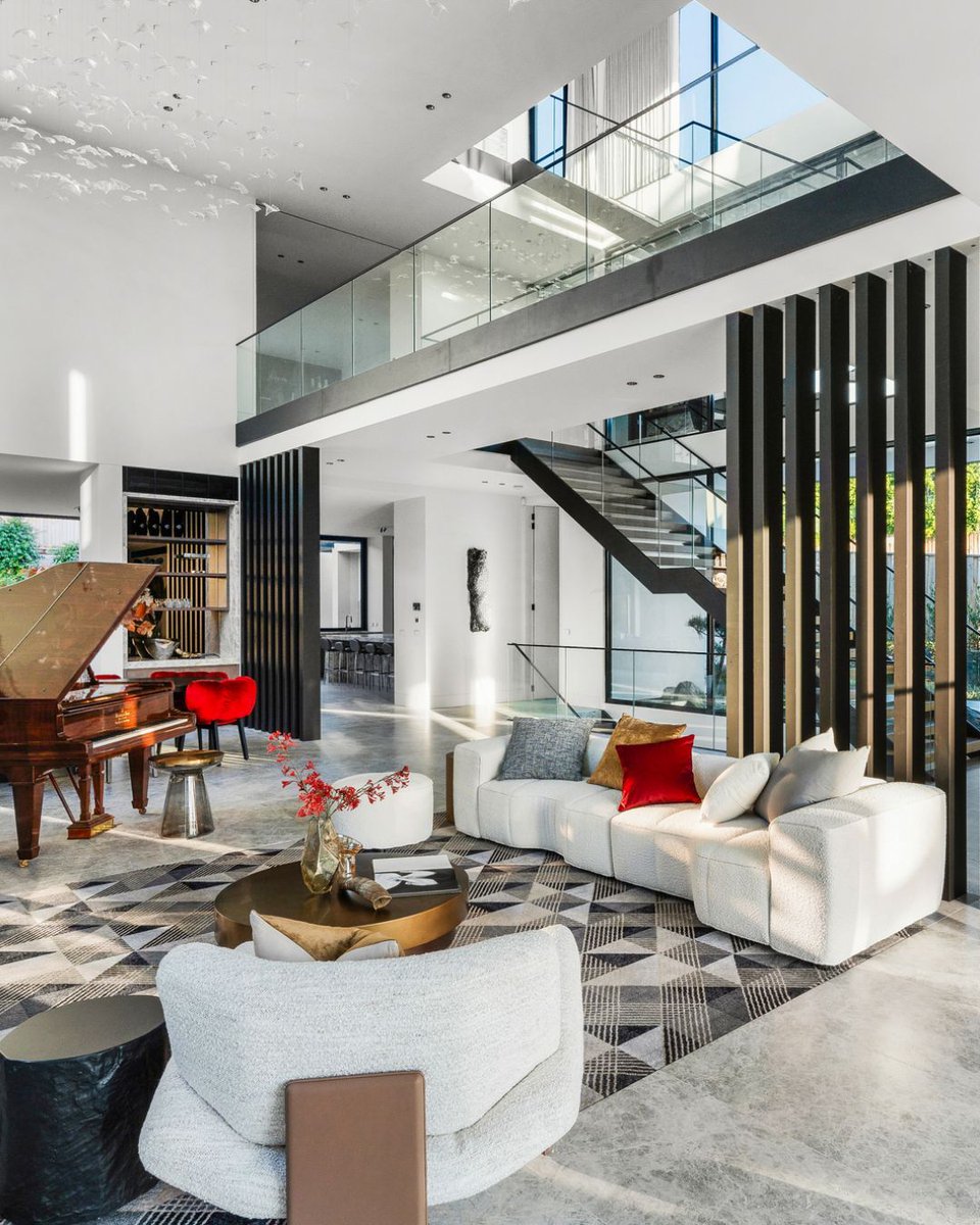 homelycomau's tweet photo. This striking executive residence pairs resort-style living with glimpses of CBD views. Thoughtfully designed for entertaining, it delivers exceptional scale.

See more: https://t.co/6US2gPfTlx

Listed by: @RTEdgarRE https://t.co/RhQHPORYfa