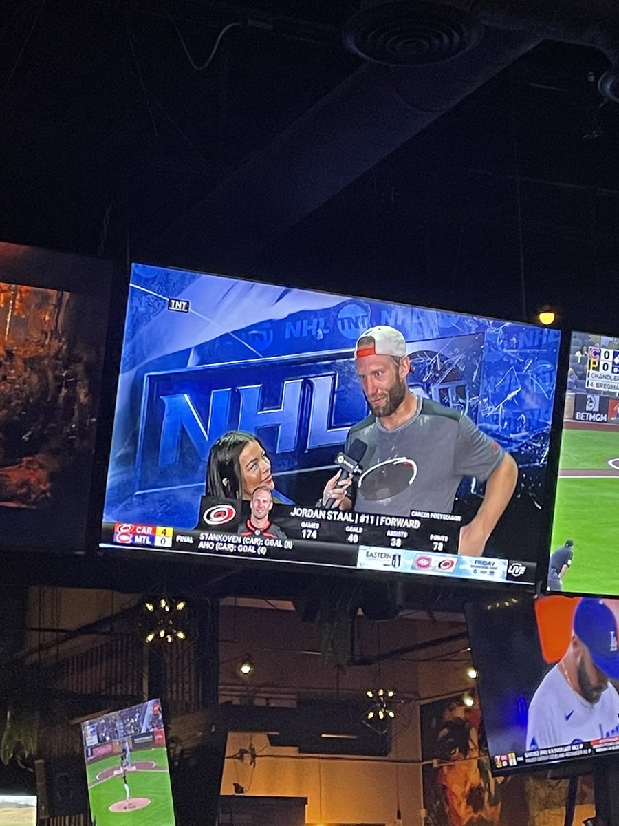 drewmurphy38's tweet photo. @Jackie_Redmond is 3 apples tall https://t.co/6MqBZXu5A6
