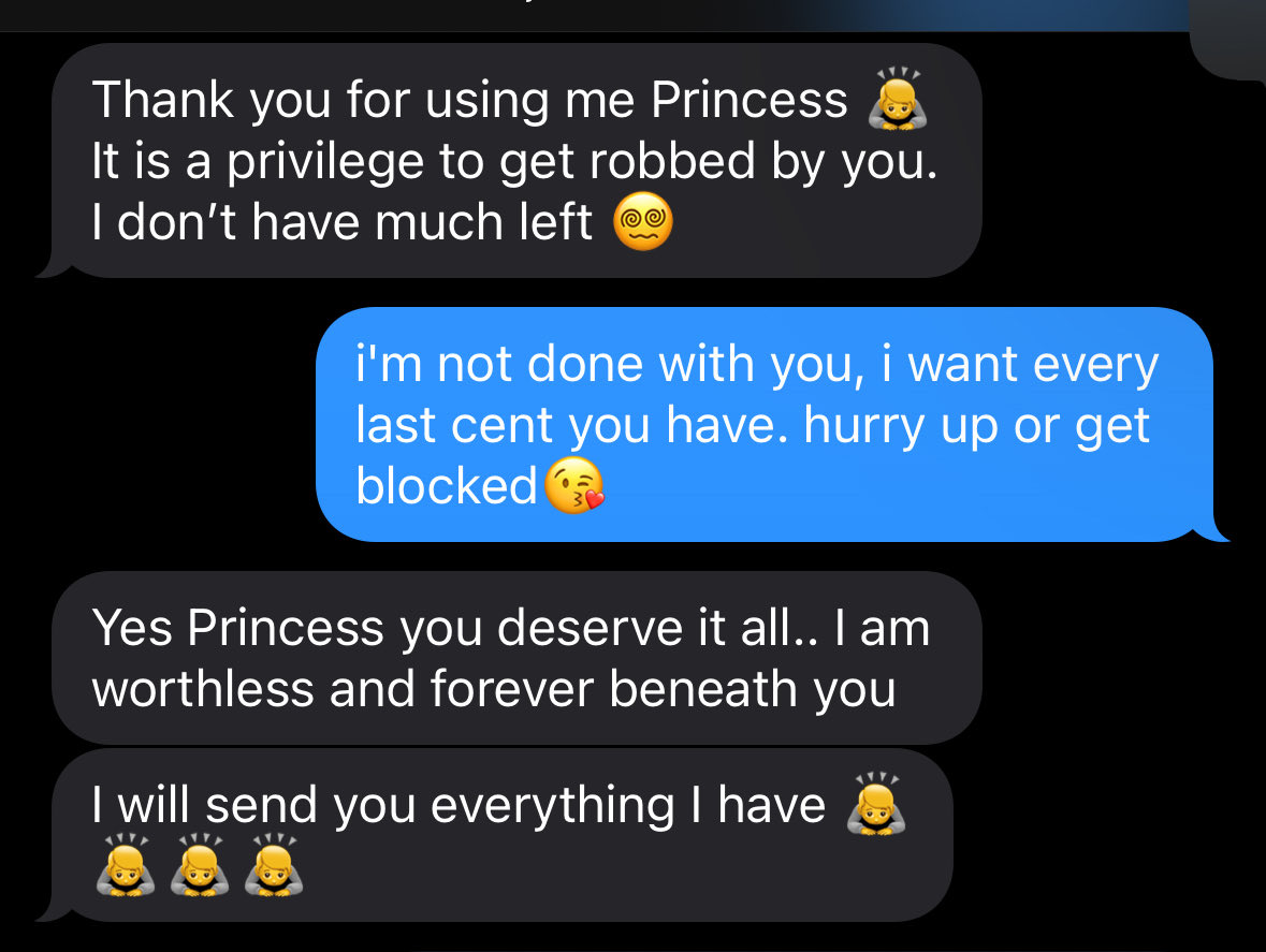 xoprincessayla's tweet photo. i train my wallets with no mercy☺️🤍 https://t.co/N2hVUjEXom