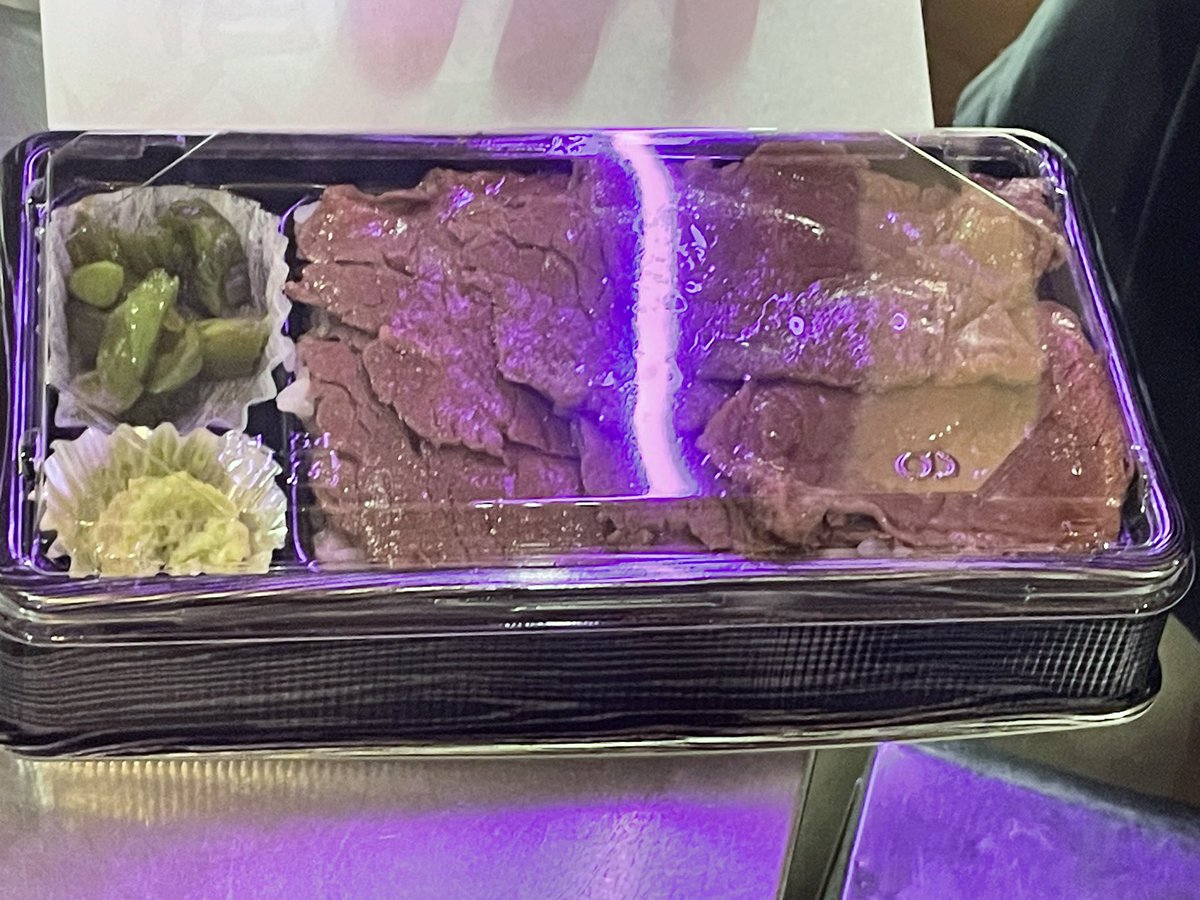 problem0128's tweet photo. #仙台　#国分町　の締めはここで決まり
今回は黒毛和すき飯をテイクアウト
#タケタタミガメンヲクラウ
朝から美味でした

https://t.co/f7vMquZQJY https://t.co/CAX3Ct2uuP