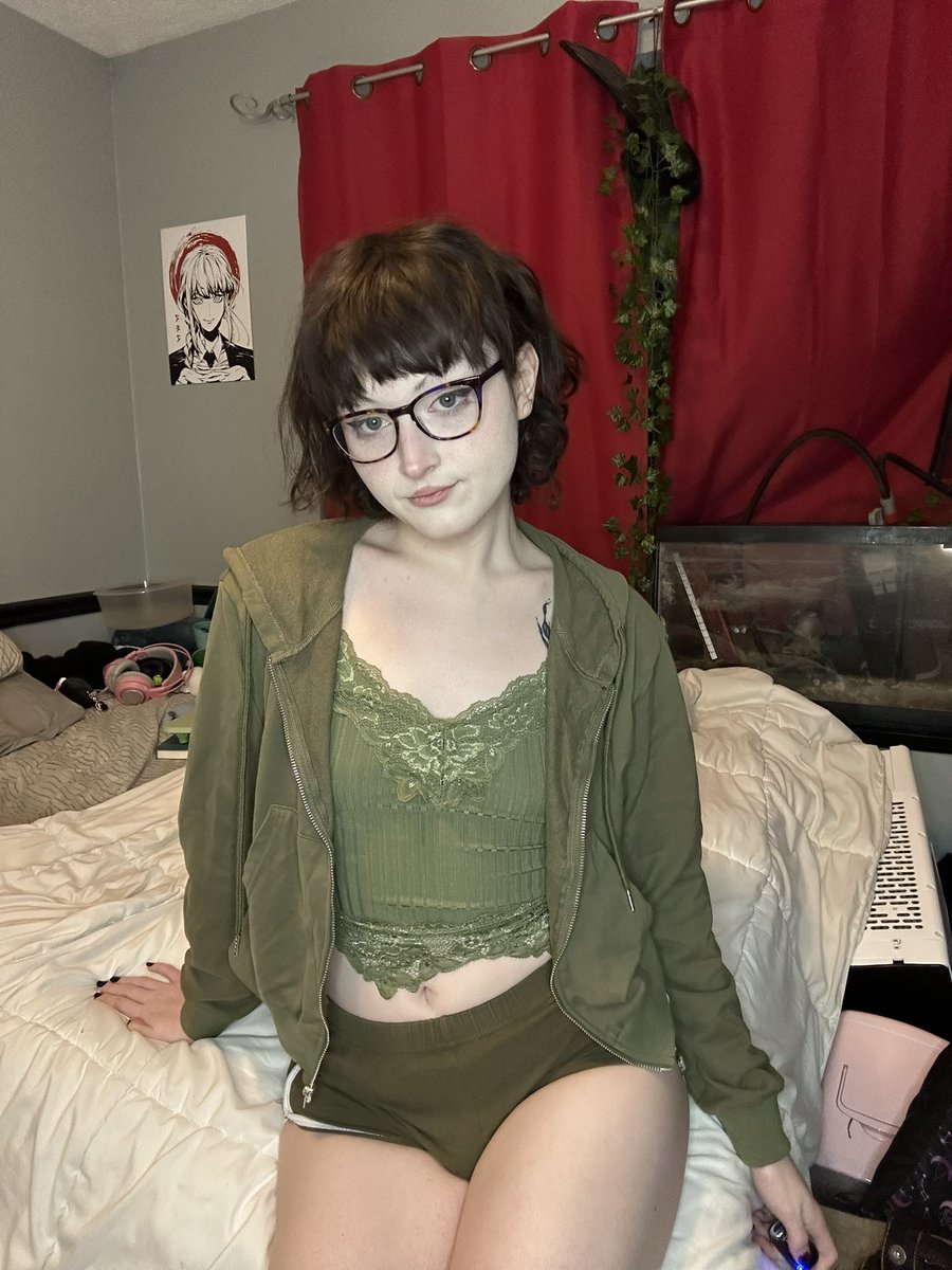 RavenTheGhost_'s tweet photo. back in green https://t.co/OpQgzNnvTg