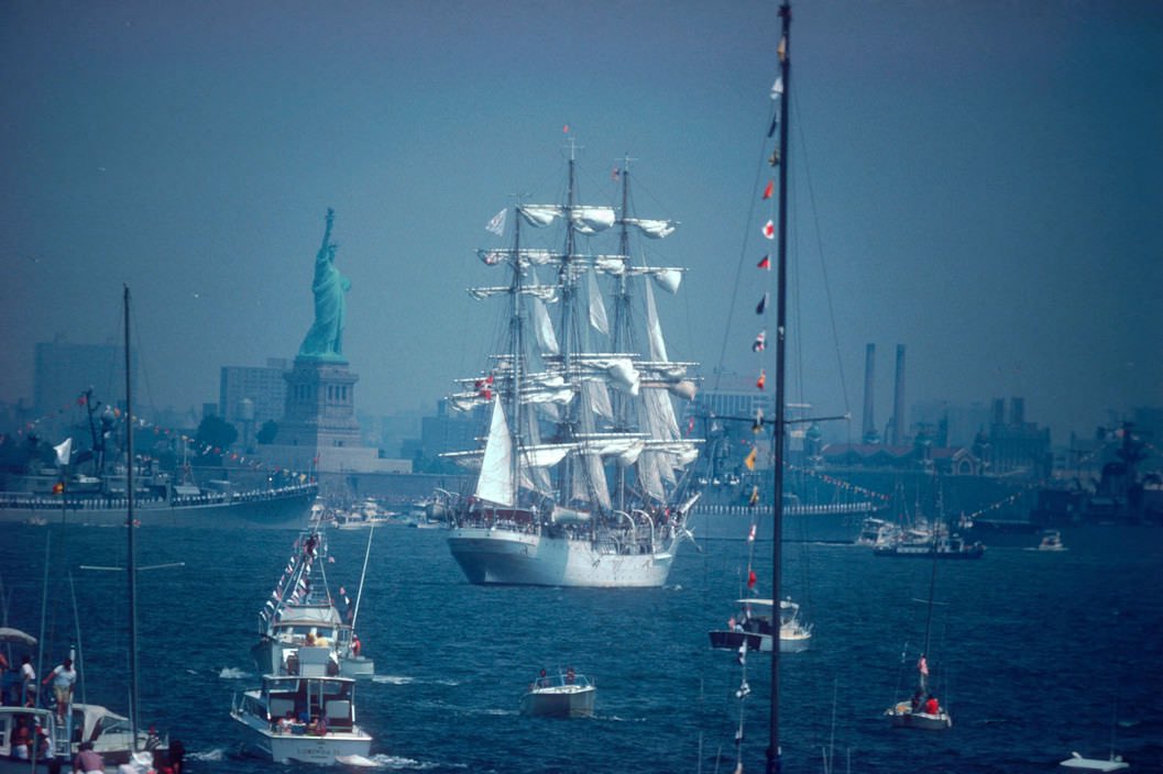 Badger_Dad's tweet photo. @ThrillaRilla369 Yes, loved seeing the tall ships in NY Harbor! https://t.co/l3DKIXb3YQ