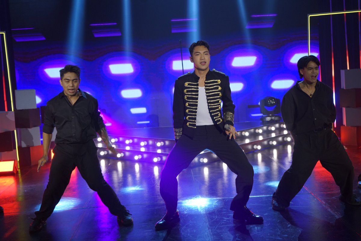 itsShowtimeNa's tweet photo. An electrifying birthday performance from Darren! ✨

#TayoSaShowtime
WATCH #ItsShowtime LIVE:
https://t.co/Gs3IAXU5tb https://t.co/qnQ8JDQhgG