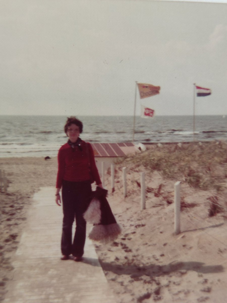 tellthee's tweet photo. #ThrowbackThursday 

Noordwijk aan Zee 🇳🇱
 1974 https://t.co/71kRAv9G7t