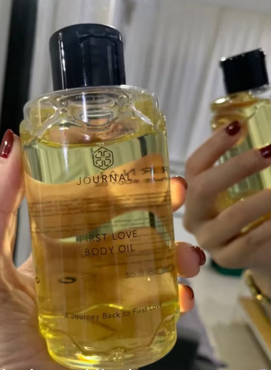 nineeky's tweet photo. @Kim231536469911 เป็นสาวตัวหอมค่ะ เราใช้ Body oil ทาหลังอาบน้ำตลอดจะทำให้หอมติดผิว ติดตัวไปเลย เราใช้ของ Journal ใช้ตามคุณยิปซี โดนกลิ่น First Love ตกมา หอมม๊าก หอมคล้ายแบรนด์ดังเลยค่ะ  หอมติดผิวเลย หอมหรูหราแบบเซ็กซี่เบาๆ ใช้แล้วตัวนุ่มมากก ตัวหอม = มีสเหน่ห์จริงๆค่ะ

📍 https://t.co/qAIfMsOZAy https://t.co/I6qmdFqCRo