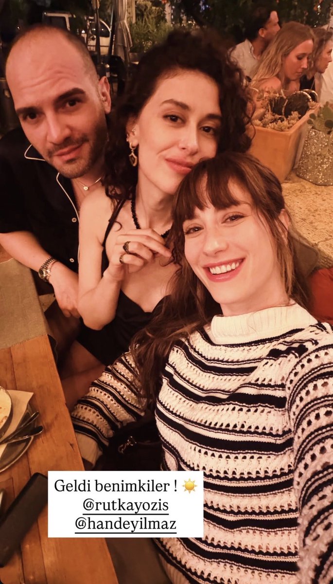 HazCagForever's tweet photo. Hazal con  Rutkay Öziş y Hande Yilmaz ☀️

Via ig stories || #Hazalkaya https://t.co/7UloSViFQD