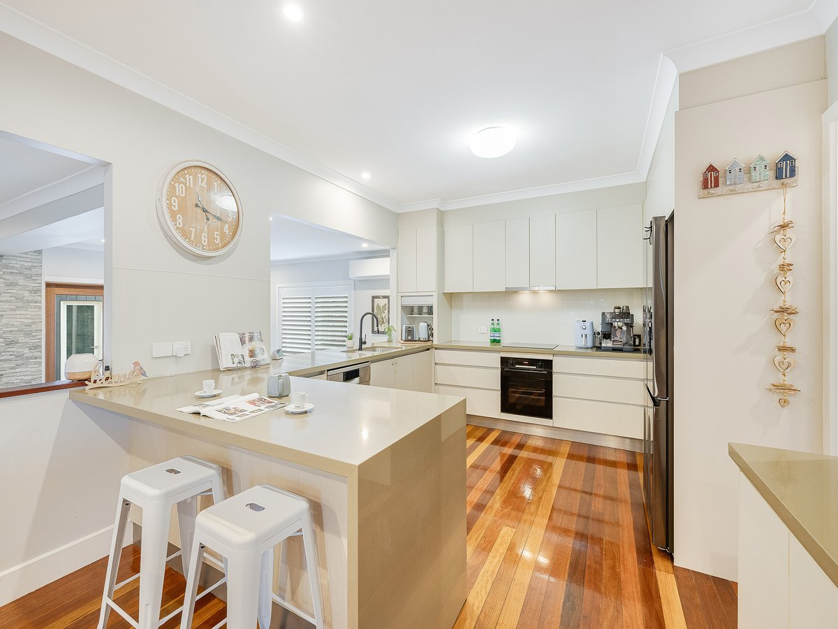 RWCaloundra's tweet photo. NEW TO MARKET - Coastal Sanctuary 
👉 https://t.co/06bZ8Ykc3z
📍 21 Palmer Ave, Golden Beach
💲 Offers over $1,550,000
📱 Carol Carr 0435 807 324
#RayWhiteCaloundra #Caloundra #GoldenBeach #CaloundraRealestate #BeachsideProperty #PropertyForSale #CoastalLifestyle #NewToMarket https://t.co/RFQsMsQlJR