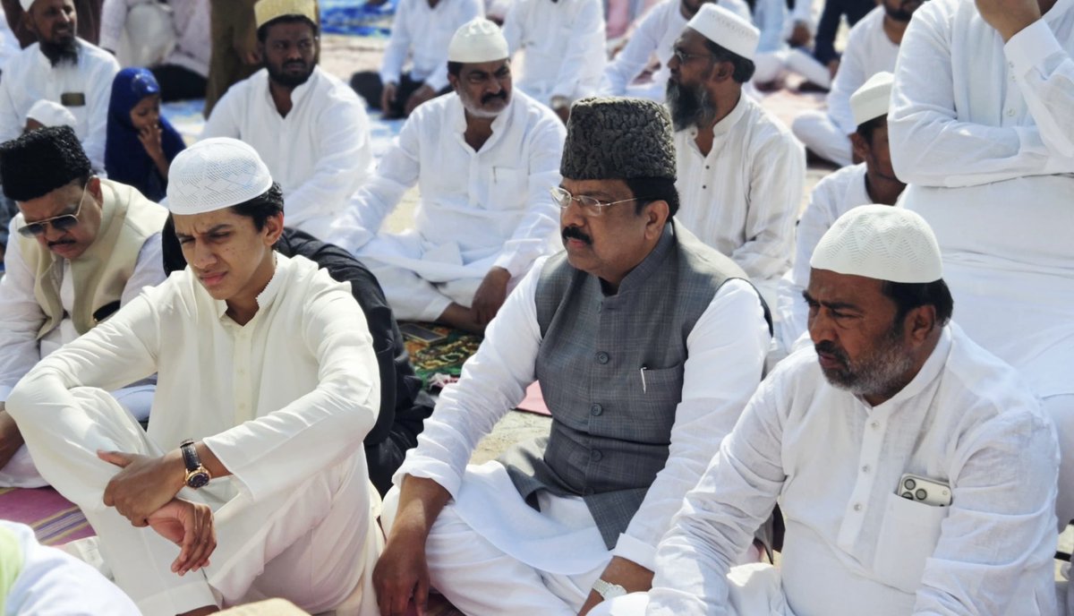 NasirHussainINC's tweet photo. Today, at the Eidgah Maidan in Ballari, I offered special Bakrid prayers along with the people.

Bakrid reminds us of the values of sacrifice, compassion, humanity, and brotherhood. On this blessed occasion, I prayed for the unity of our nation, the continued development of our state, and lasting peace and harmony in society.

Wishing everyone a joyful and peaceful Bakrid filled with happiness, prosperity, and togetherness.

#Bakrid #EidulAdha #Ballari