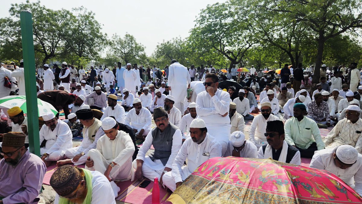 NasirHussainINC's tweet photo. Today, at the Eidgah Maidan in Ballari, I offered special Bakrid prayers along with the people.

Bakrid reminds us of the values of sacrifice, compassion, humanity, and brotherhood. On this blessed occasion, I prayed for the unity of our nation, the continued development of our state, and lasting peace and harmony in society.

Wishing everyone a joyful and peaceful Bakrid filled with happiness, prosperity, and togetherness.

#Bakrid #EidulAdha #Ballari