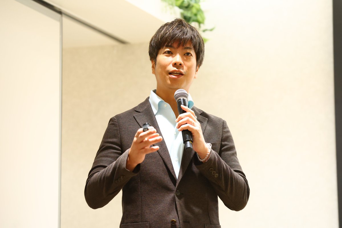 satoshi_amanuma's tweet photo. 【エアクロメンズ、本日スタートです！】
午前中に記者発表会も開催させていただき、ゲストにタレントのユージさんにも来ていただきました。

壇上のユージさんは、ご自身のファッションへの向き合い方を、本当に楽しそうに語ってくれました。
また、パパとしてのファッションとの向き合い方についてのお話も印象的でした。

お洋服を選ぶことを「面倒」ではなく「自分に出会うワクワクする時間」に。
今日の発表会で、改めてそう思いました。

airCloset Men’s、是非お試しください！

■プレスリリース
https://t.co/j3xp1bBBF1

※ユージさんと私の着用アイテムもエアクロメンズでのアイテムです👕