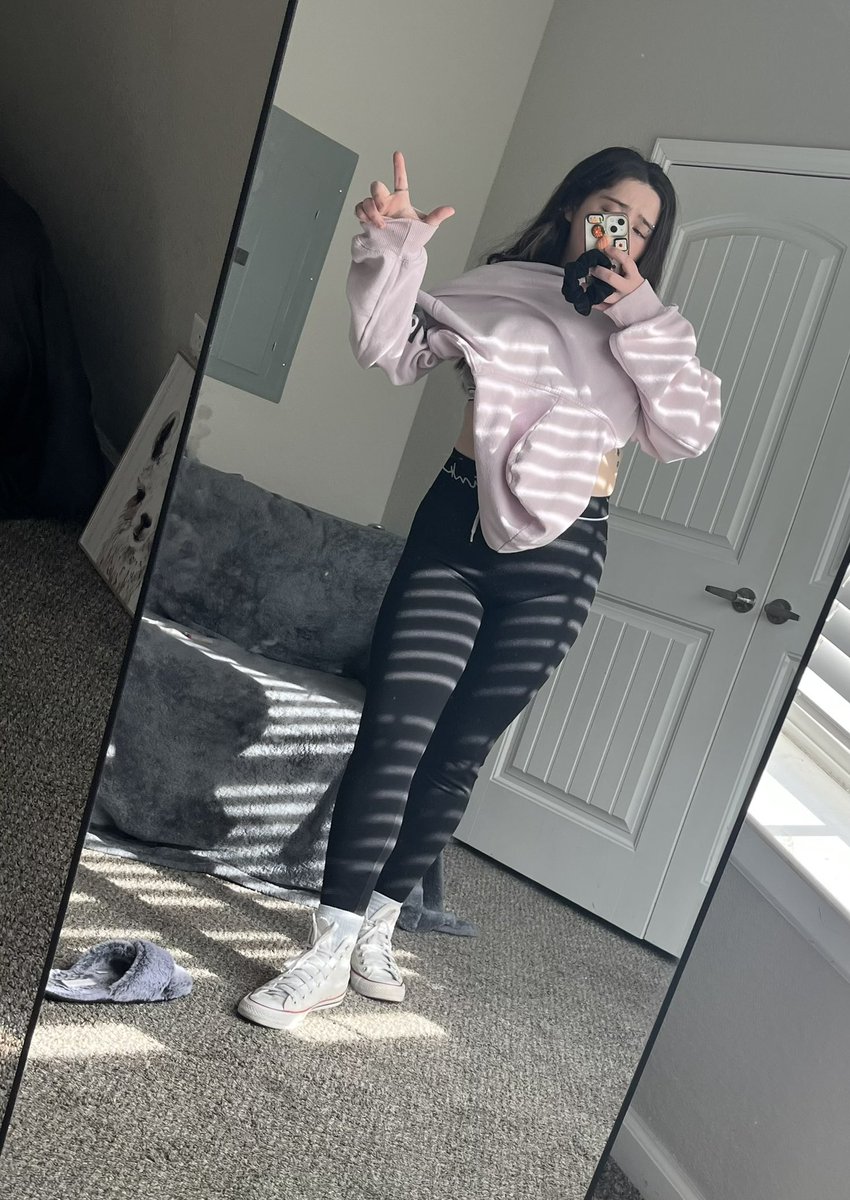 MissMOMMYjane's tweet photo. 💕 No bc .. you need a greedy bitch taking all your savings. . 🤷🏻‍♀️🤷🏻‍♀️ 🫱🏻💵 https://t.co/QGhyoAJIHY