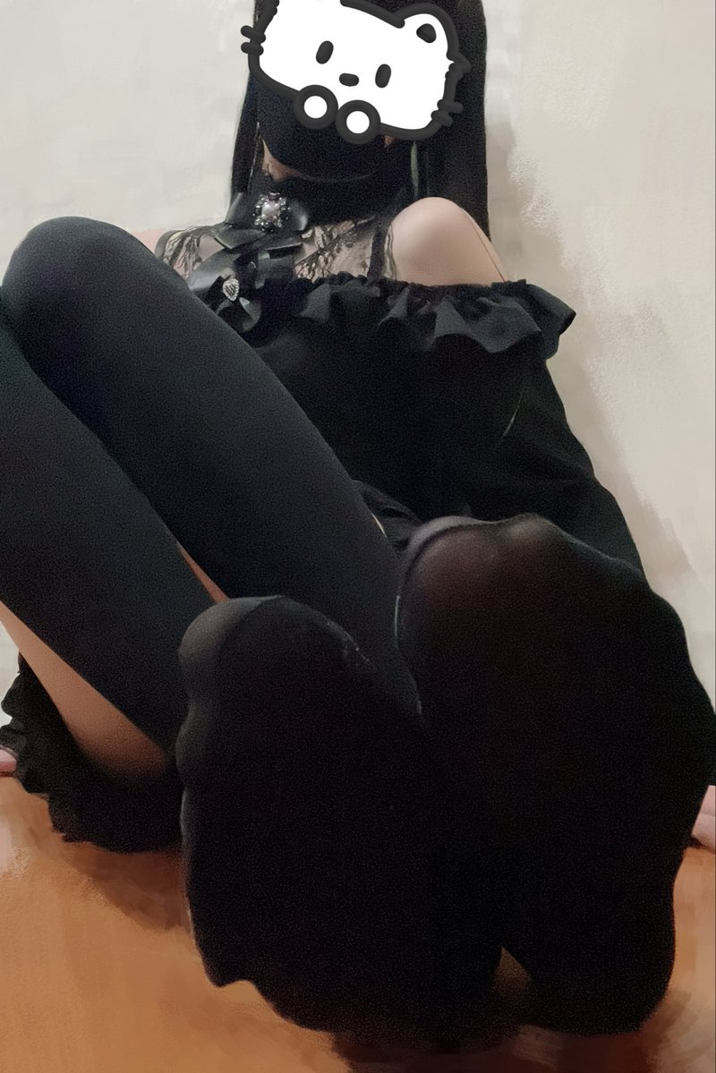 Xinxingggzz's tweet photo. 这个视角的话~
是不是该蹭上来呢w
#伪娘 #男娘 #可爱的男孩子 #绝对领域 
#黑丝 #足底 #小皮鞋 #腿控 #cd https://t.co/dEgJBJQh47