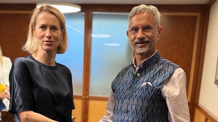 DDNewsGujarati's tweet photo. 🔸ભારતના વિદેશ મંત્રી @DrSJaishankar એ સાયપ્રસમાં યુરોપિયન યુનિયનની અનૌપચારિક બેઠક 'જિમ્નિચ'  માં હાજરી આપી. 

🔸તેમણે યુક્રેન, સાઉદી અરેબિયા અને યુરોપિયન કમિશનના ટોચના રાજદ્વારીઓ સાથે મુલાકાત કરી દ્વિપક્ષીય સંબંધો અને વૈશ્વિક મુદ્દાઓ પર ચર્ચા કરી.

#ExternalAffairs #Cyprus #Ukraine #SaudiArabia