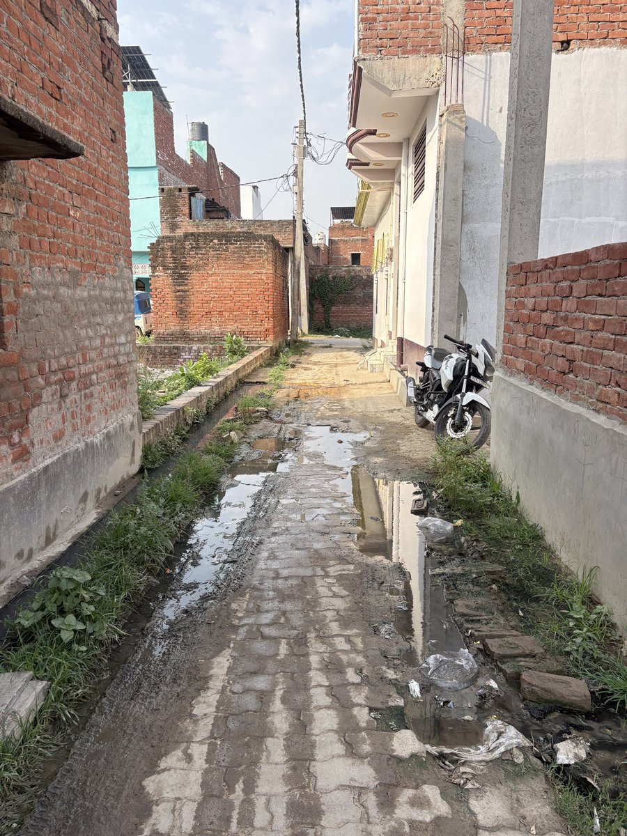 samsud313's tweet photo. उत्तर प्रदेश राजधानी लखनऊ सदर पुर करौरा गोसाईगंज में स्वच्छता अभियान की मौजूदा हालात बेहाल  @cdolucknow @AdminLKO @CMOfficeUP @SwachhBharatGov https://t.co/W9kAko9xTa