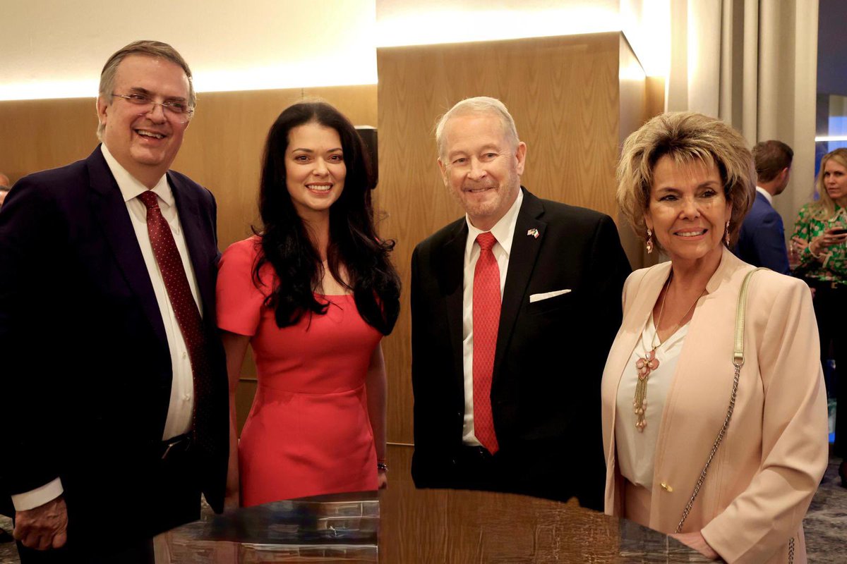 Embajador Ronald Johnson tweet media