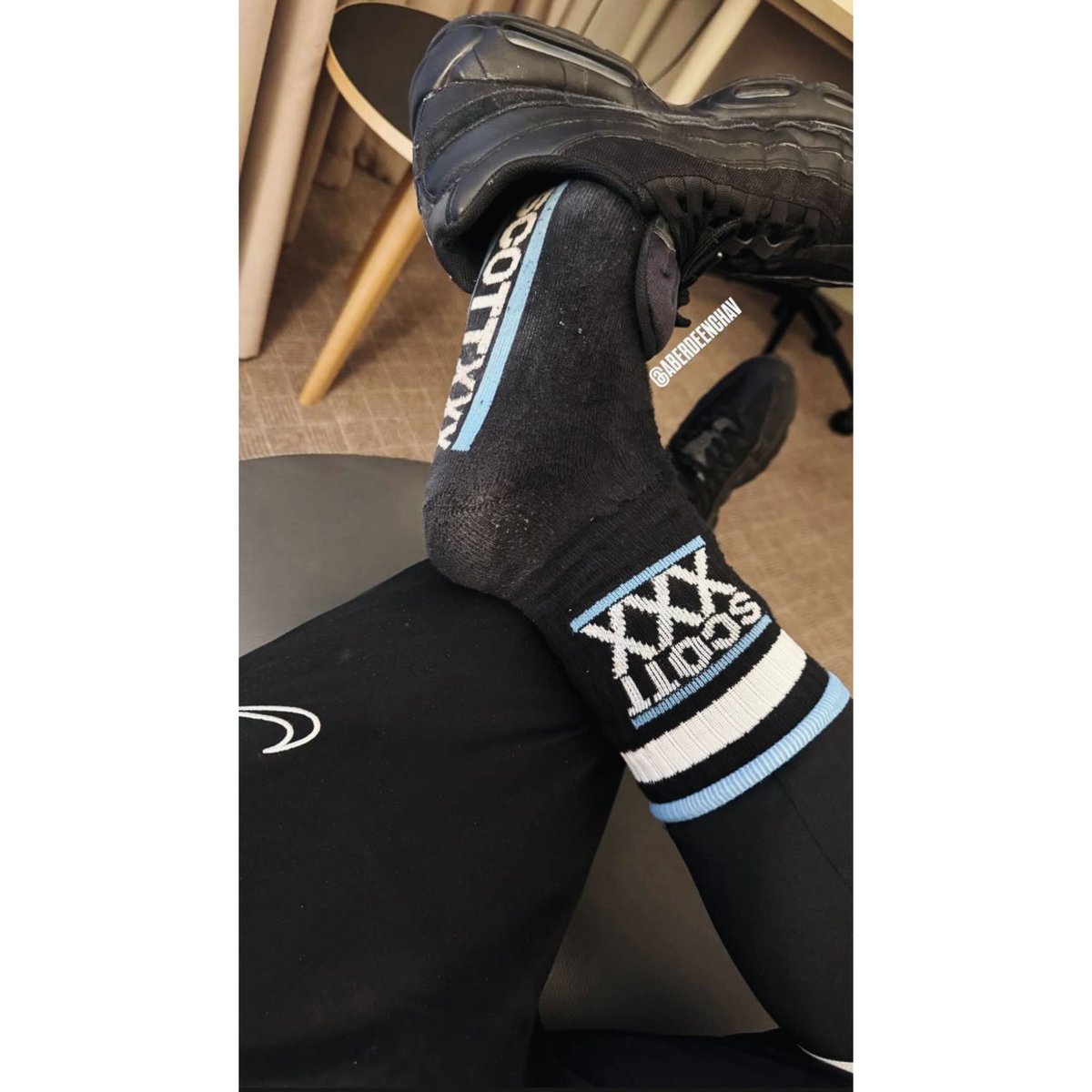AberdeenChav's tweet photo. STINKING @realScottXXX //
#gaytradie #gayscally #gaychav #gayscallylads #ukscallylad #gaychavlads #gaytradie #TracksuitLads #Chavcore #ScallyKink #TrainerKink #SneakerKink #SocksAndSneakers #SportswearKink #TrackieLad #UKScally https://t.co/hHxxOw5bkK