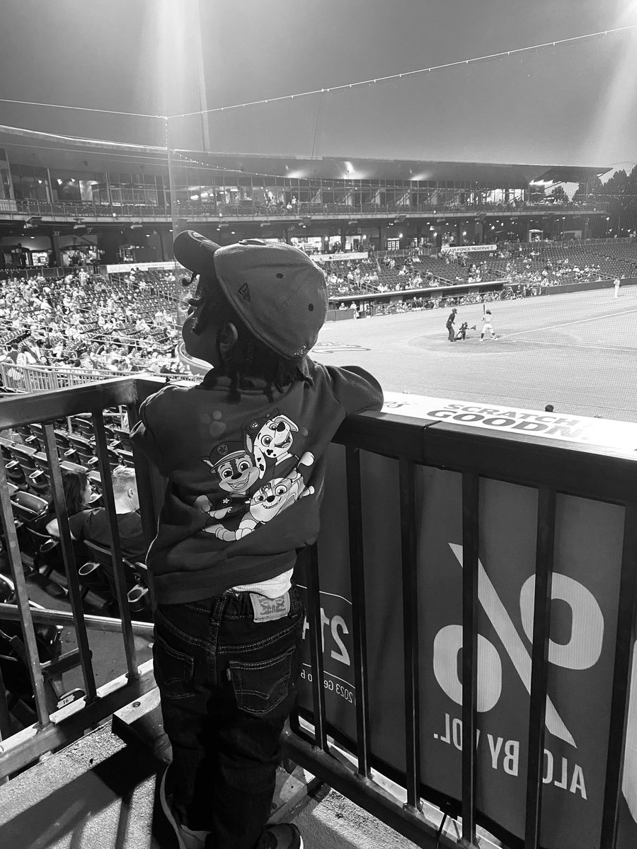 Shansomindless's tweet photo. This was nugget first baseball game he enjoyed himself and he caught his first one at that. #baseball #like #newpictures #firstbaseballgame #biscuitsgame https://t.co/wuIiZsszgg