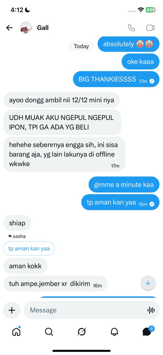jashathekid's tweet photo. halo, mau cerita sedikit soal pengalamanku kemarin ditipu huhu. berawal dari aku mau cari new device di komunitas dengan saling reply dan berujung dm'an sampe akhirnya deal untuk harga. btw yg bikin aku percaya karna dia jga ngirim bukti transaksi — https://t.co/w2HKfTFEIQ