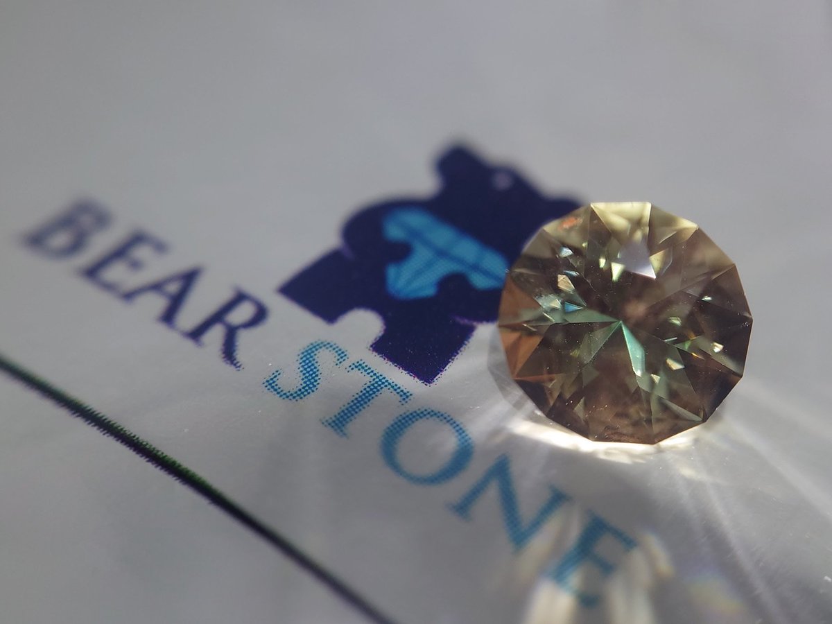 Wotty_hiro's tweet photo. 新宿ショーにて
Bear Stone(@BearStoneShop )さまより
オレゴンサンストーンを
お迎えいたしました🥰

ずっと探しておりました
オレンジの中に
ほんの少し青味がかったグリーンが
ふんわりと見える
オレゴンサンストーン✨

ベア・ストーンさま
とても神秘的なお石を
ありがとございました🧸 https://t.co/5M1Wc9Xbhc
