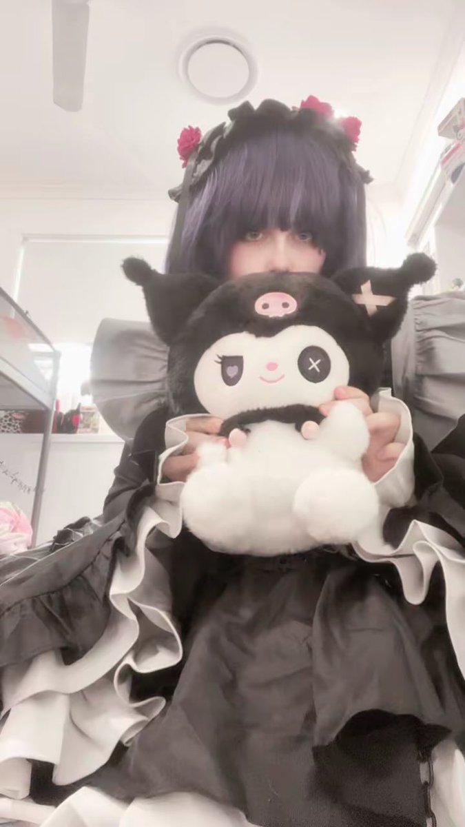 NNICOsplay's tweet photo. #sanrio #kuromi #mydressupdarling #shizukukuroe #cosplay https://t.co/8vGokj1cjr