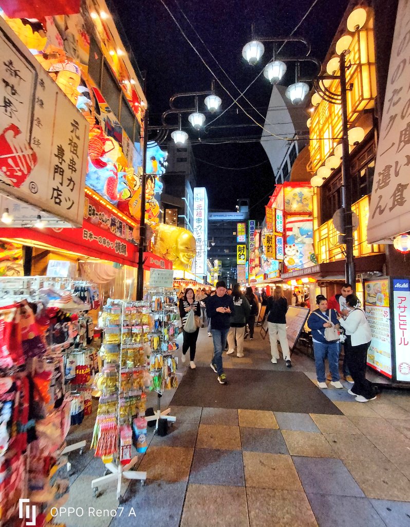 motormouse7's tweet photo. 新世界 夜の散歩 https://t.co/5JQIUmMKat