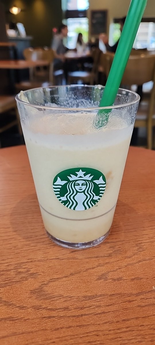 lock_cole_ff6's tweet photo. バナナアフォガードめっちゃ興味あってきたけど…コーヒーが行方不明😭
バナナシェイクって感じ…
美味しいけど、これで700円は少し高いかなぁ…
コーヒー感が欲しい人はエスプレッソショットを追加した方が絶対良い！
追加料かかるけど…
エスプレッソではなくソースが入ってます https://t.co/zl1bJ4Cbkn