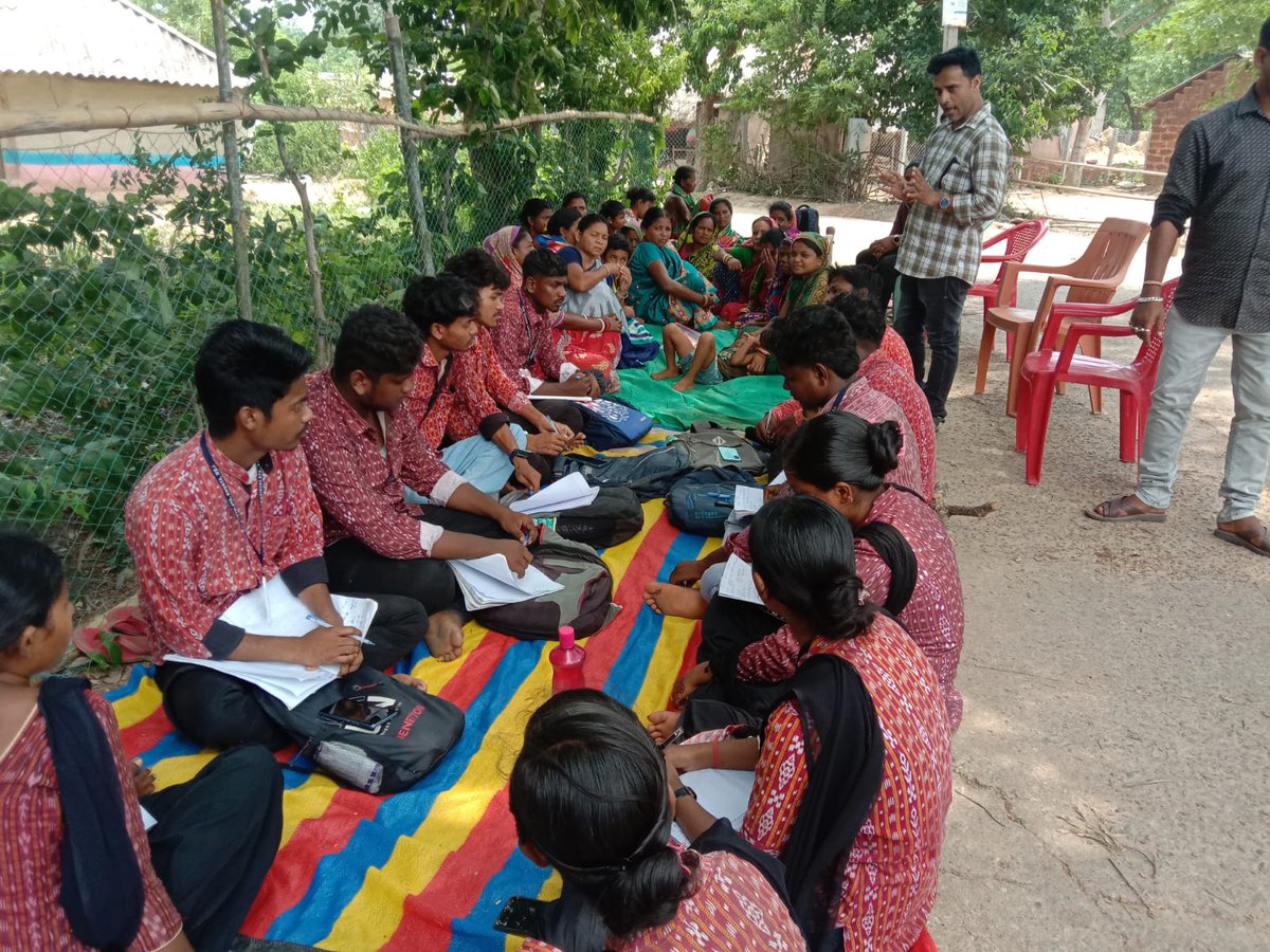 JjmMayurbhanj's tweet photo. Students of Khunta Degree Mahavidyalaya engaged in internship training by documenting village #biodiversity and learning social media action for #digital_awareness, community engagement, and grassroots storytelling towards sustainable #rural_development.
@Atmashakti3 https://t.co/OPasfjsxBU