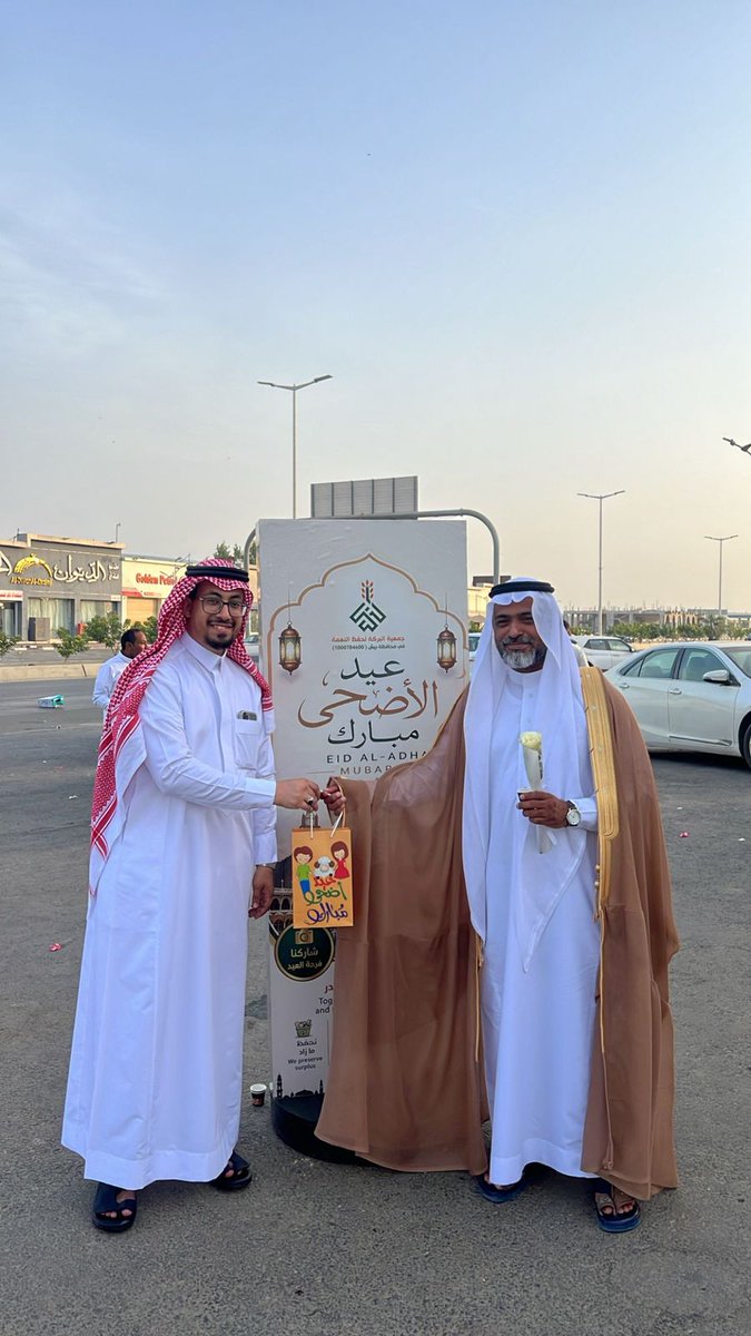 Albaraka_Baish's tweet photo. في العيد…
ليست كل الهدايا تُشترى،
بعضها ابتسامة 🤍
وبعضها شعور جميل يتركه أشخاص مرّوا وقالوا:
“عيدكم مبارك”

هكذا كانت #معايدة_البركة
بعد صلاة العيد في جوامع بيش،
حيث شارك متطوعو الجمعية فرحة العيد مع المجتمع 
في #معايدة_البركة
صنع متطوعو جمعية البركة لحفظ النعمة صباحًا مختلفًا في:
🕌 جامع الراجحي
🕌 جامع ال عطية