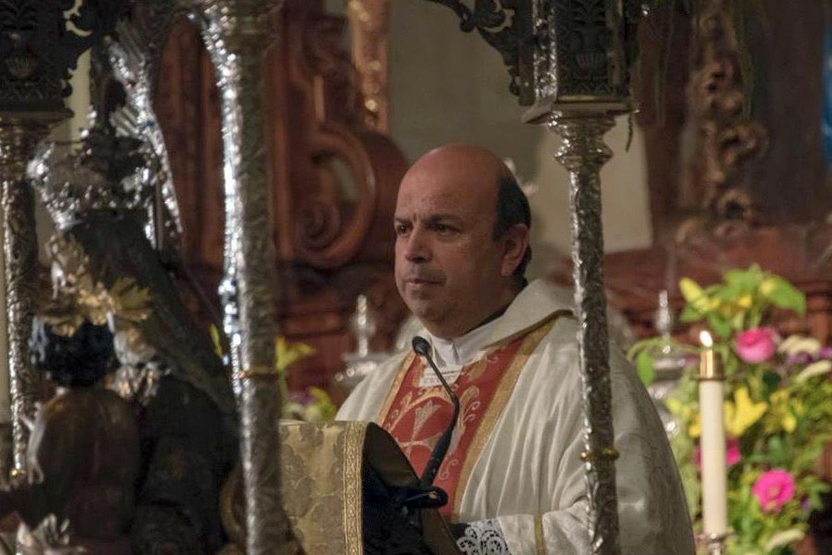 PatronaML's tweet photo. #NOTICIAS | La Junta de Gobierno de la Real y Franciscana Congregación de Nuestra Señora de la Victoria, Patrona Coronada de Melilla, informa a todos los congregantes que en el día de hoy, jueves 28, en la Parroquia del Sagrado Corazón de Jesús, tendrá lugar, a las 20:00 horas, https://t.co/xKWnBekO28