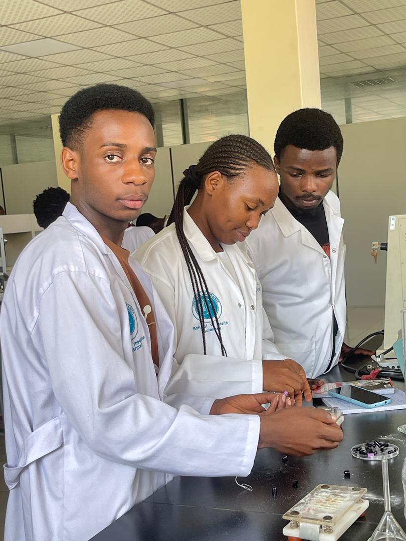 EteraHealt35393's tweet photo. Today, ETERA Health Initiative conducted an educational and hands-on training session for Level 2 Pharmacy students on capsule filling, dose measurement, and incorporation of fillers. For more information, visit https://t.co/sRHSmnLr7j https://t.co/Qyxml8ZqwB