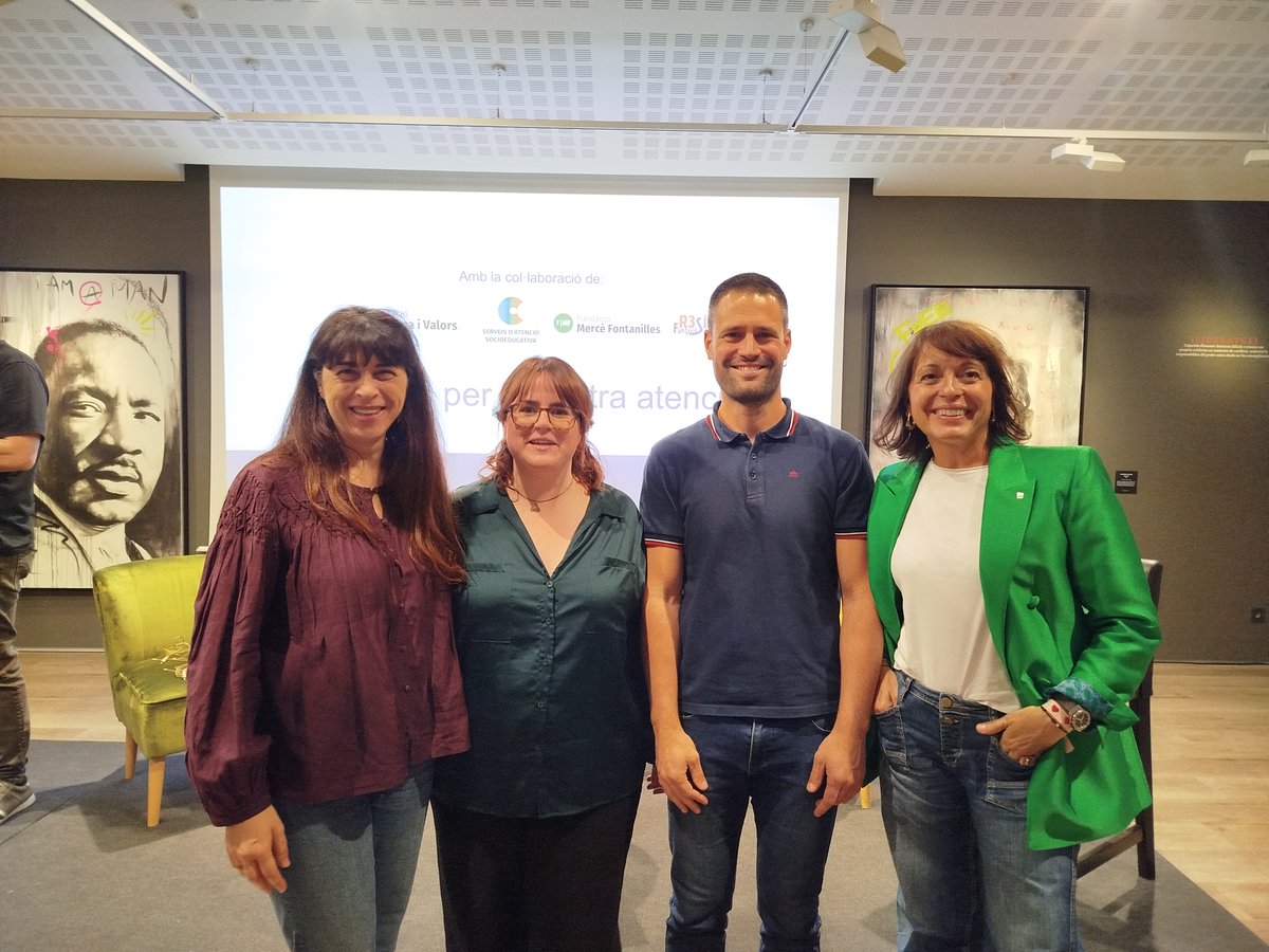 FPersonaiValors's tweet photo. Andorra acull la presentació del conte El viatge de l’Elin al CRAE!  

L'acte organitzat pel Ministeri d'Afers Socials d'Andorra ha posat en valor la tasca educativa dels centres d'atenció a infants i adolescents.

Segueix llegint⬇️ https://t.co/IfGhJ5Tc0Q… https://t.co/tkQyuiC6To