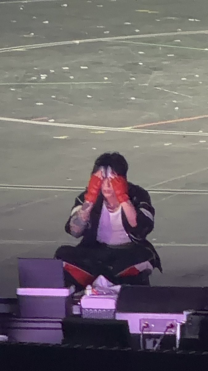 s⁷ jk’s gf ✈️ borahaegas!! tweet media