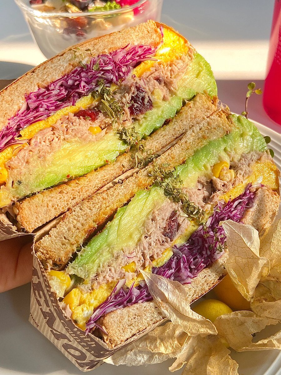 fernandoluizfe's tweet photo. Just wrapped a cozy homemade lunch: buttered avocado toast with a sprinkle of chili flakes + a glass of iced jasmine tea. Perfect little midday pick-me-up! https://t.co/Y73IWVy0WL