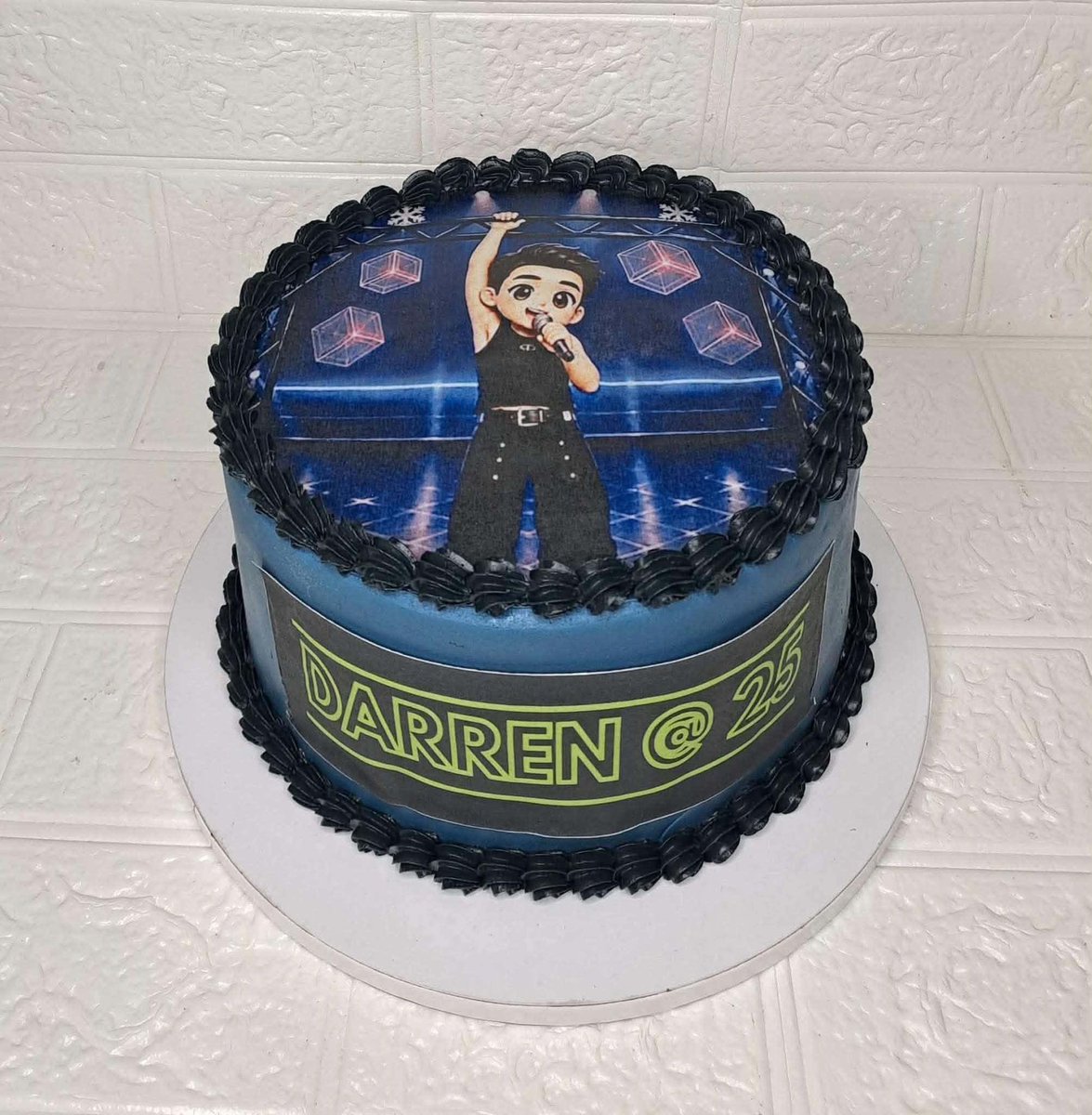 atemm15's tweet photo. Happy 25th Birthday,
Our dear Maui Wowie DARREN! 🎉💚

Wishing you love, happiness, and more success. Thank you for inspiring us always— we’re so proud of you! 🎤✨
We love you! 💚

From your D' Voting Team Family @DVTeamOfficial 

#TayoSaShowtime
#DARREN @Espanto2001 https://t.co/AkBpOsdRgF