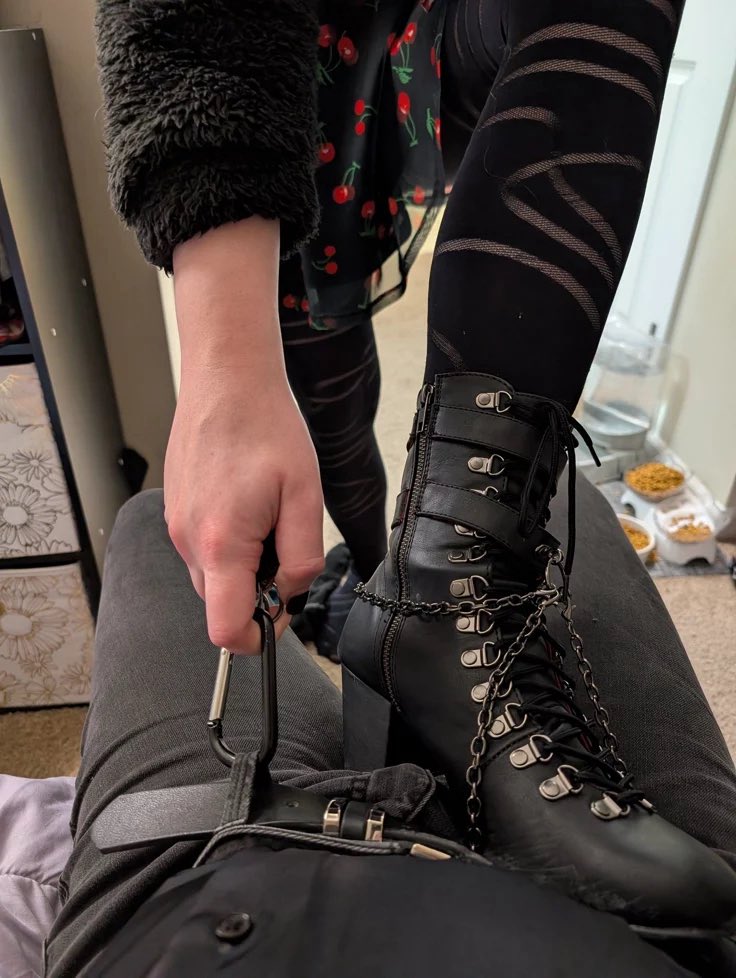 GoddessesJenni's tweet photo. Mistress is looking for a submissive slave to dominate and turn you to a professional sissy slave💋👠👠👠💕 https://t.co/WhytlLBILY