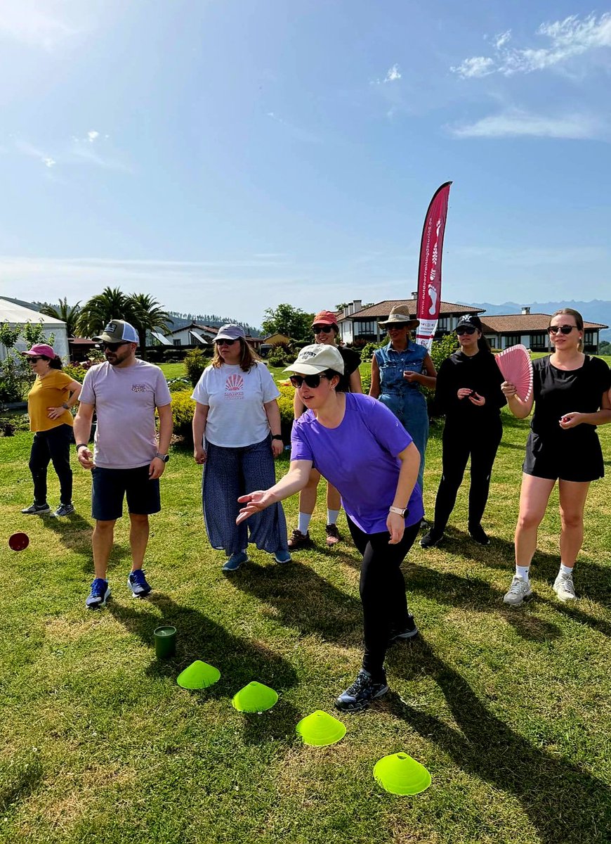 kriesgo's tweet photo. Que gran jornada @outdoorasturias de TEAMBUILDING compartida con el equipo @impulso_SA entrenando competencias #skills y consolidando EAR Alto Rendimiento con la metodología participativa by @FIDACONSULTORES en acción a tope ... hasta con máximos de calor en #Torazo #Cabranes https://t.co/9ToDwRjrWQ