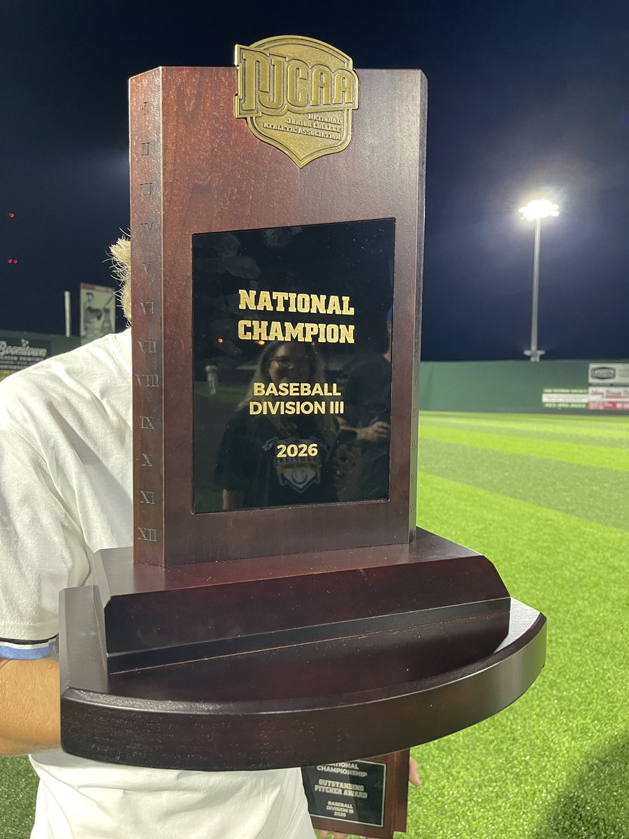 prizel27's tweet photo. @NiagaraTwolves how it started and how it ended. History made !!!!! https://t.co/Yk7Dr3M9YX