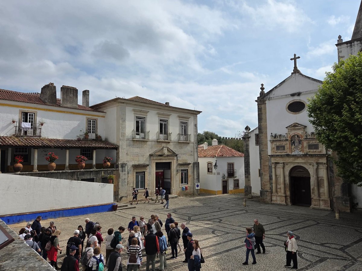 skymanuelima's tweet photo. A vila medieval de Óbidos é uma das mais caraterísticas e bem preservadas de Portugal. Dentro de muralhas, encontramos um castelo bem conservado e um labirinto de ruas e casas brancas que encantam quem por ali se passeia. #Óbidos #vila #medieval #visitPortugal #travelphotography https://t.co/lUDcmwz9Or