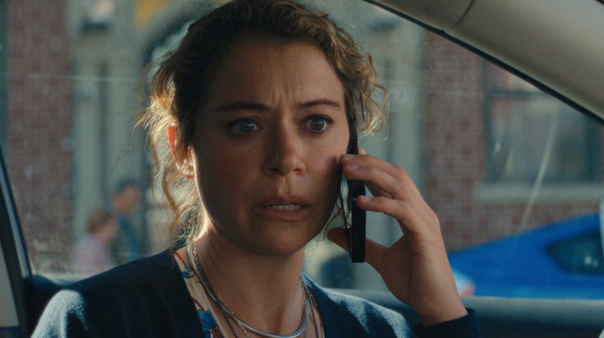 CharlieLeFou's tweet photo. Otra joya de Apple TV es “Máximo placer garantizado”. Este tercer episodio ha sido de alta tensión, gracias a las actuaciones de Tatiana Maslany, Dolly de Leon y Murray Bartlett, quienes elevan el material a otro nivel. https://t.co/VWDdlyWr5F