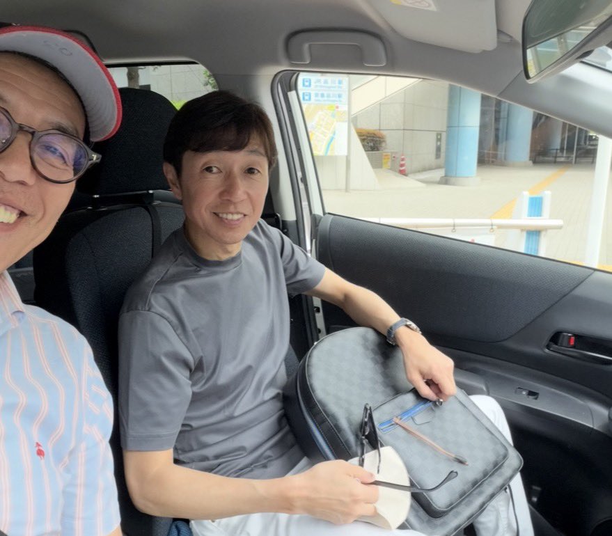 3to4hiramatsu's tweet photo. ゴーイントゥスカイの調教騎乗で久しぶりに美浦を訪れた武豊騎手。
東京に戻る際スカイツリー🗼の近くを通ったら
「ゴーイントゥスカイツリーや」
って言うたのはここだけの話でお願いします😊

トレセンでの写真は
note↓にて。

https://t.co/VYGN0bbETW https://t.co/0aGRMrJCMb
