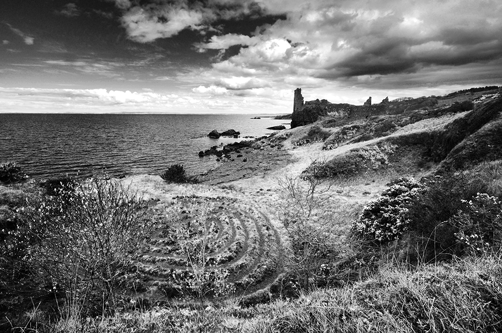 DarkGalloway's tweet photo. Labyrinth near to the ruins of Dunure Castle, Ayrshire.  
#blackandwhitephotography #Scotland #Ayrshire #SouthernScotland https://t.co/ZMej1jpBBA